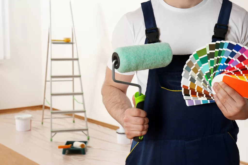 Painter demonstrates the roller and the colors in which it can paint the walls