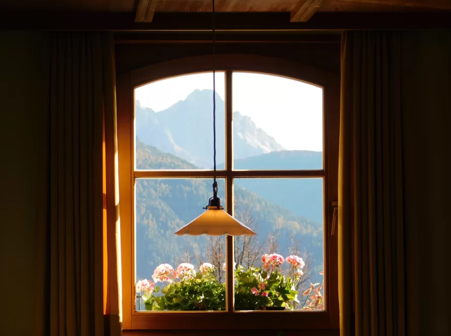 Great ventilated window with a view of the mountains.